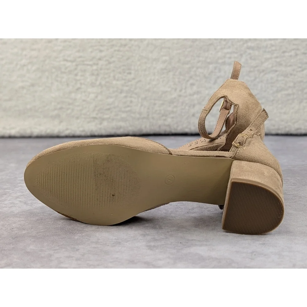 Journee Collection Edna Pump Taupe Scalloped Ankle Strap Block Heel Shoes Size 7
